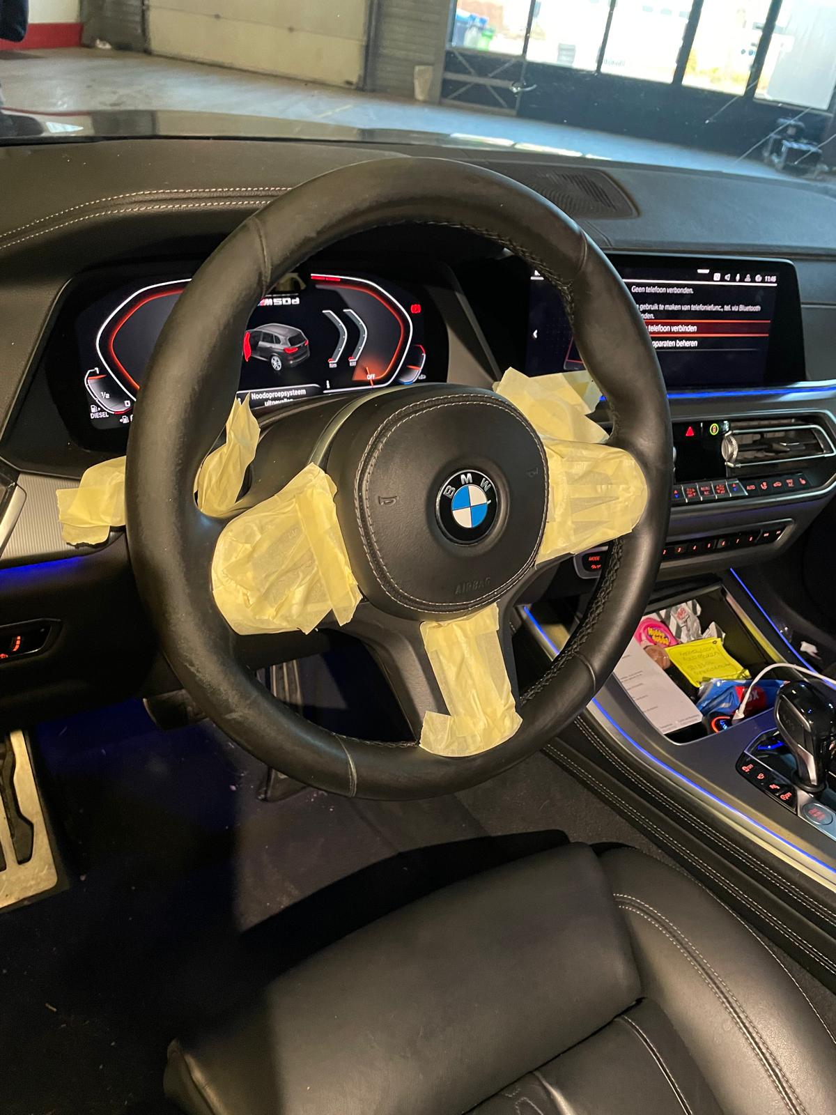 Interieur afgeplakt tijdens de behandeling